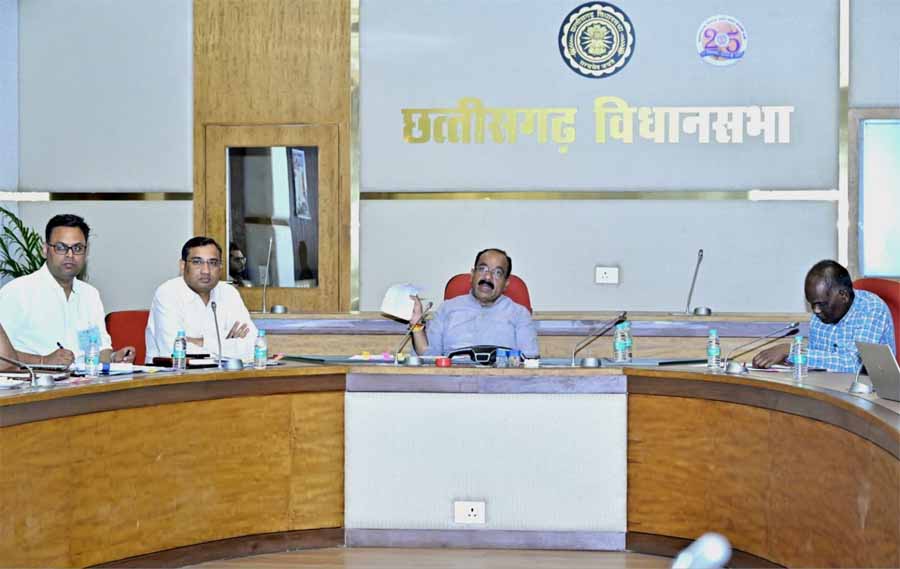 नगरीय निकायों के कार्यों को लेकर उप मुख्यमंत्री साव ने की समीक्षा बैठक नगरीय निकायों के कार्यों को लेकर उप मुख्यमंत्री साव ने की समीक्षा बैठक