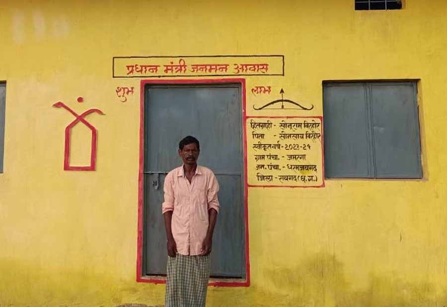 बिरहोर परिवार की 3 महिलाओं को मिल रहा है महतारी वंदन का लाभ, घर के मुखिया को मिला पक्का आवास