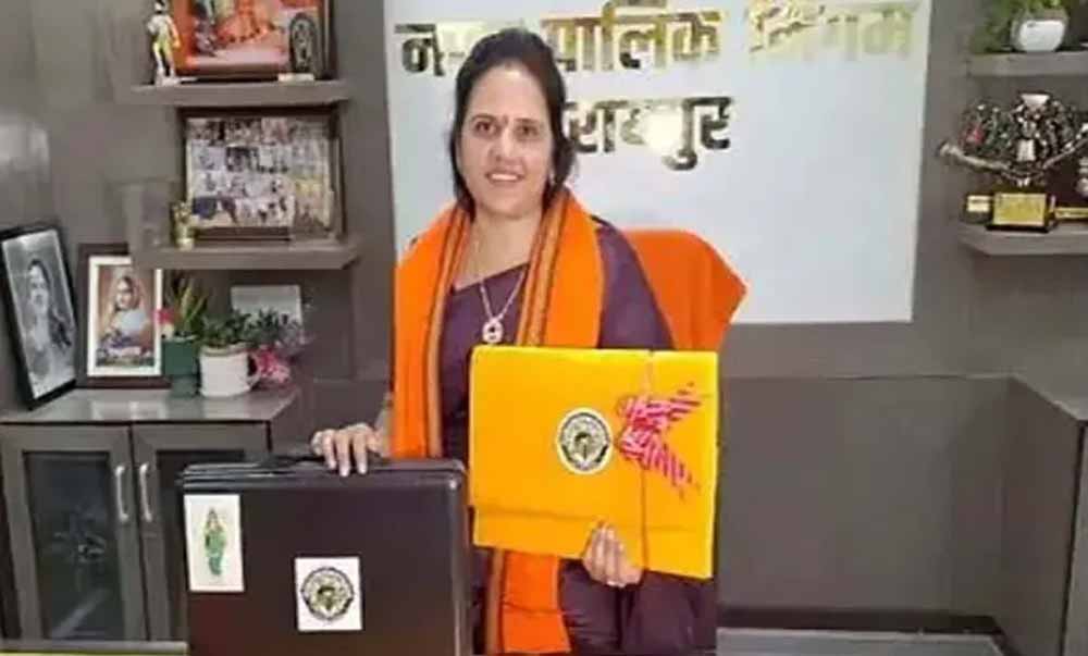 रायपुर  ‘स्वर्ग सा निखारने’ महापौर मीनल चौबे किया 1529 करोड़ का बजट