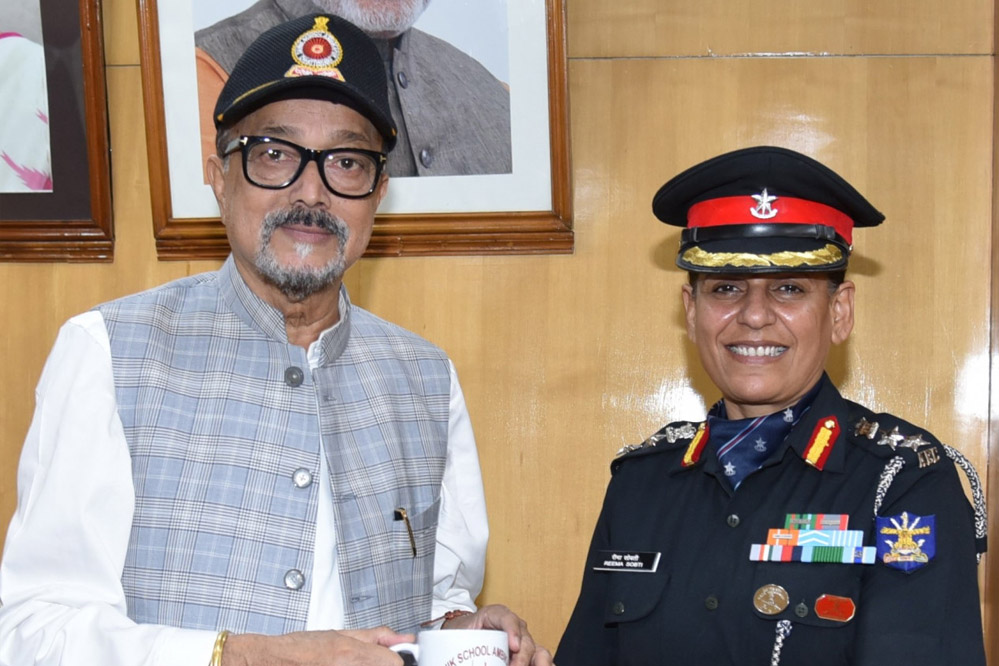 राज्यपाल श्री डेका से कर्नल सोबती ने सौजन्य भेंट की राज्यपाल श्री डेका से कर्नल सोबती ने सौजन्य भेंट की