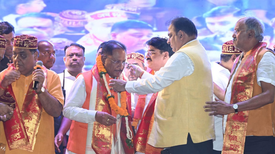 रायपुर : मुख्यमंत्री विष्णु देव साय ने भगवान झूलेलाल की शोभायात्रा का फूलों से किया भव्य स्वागत रायपुर : मुख्यमंत्री विष्णु देव साय ने भगवान झूलेलाल की शोभायात्रा का फूलों से किया भव्य स्वागत