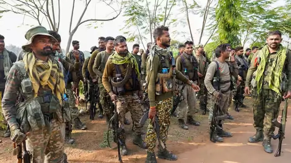 छत्तीसगढ़ : दंतेवाड़ा में मुठभेड़, सुरक्षाबलों ने एक महिला नक्सली को मार गिराया; इंसास रायफल भी बरामद