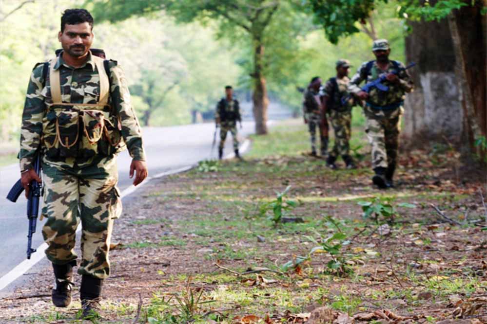 छत्तीसगढ़ में जवानों ने नक्सलियों को एक बार फिर घेरा, दंतेवाड़ा – बीजापुर के बॉर्डर पर चल रही मुठभेड़