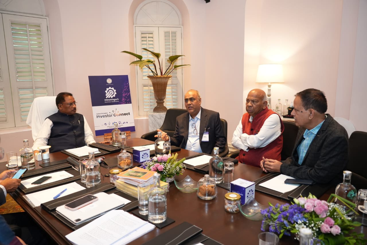 छत्तीसगढ़ में टेक्सटाइल उद्योग को मिलेगा बढ़ावा: उद्योगपति मनोज अग्रवाल ने सीएम साय से मुलाकात कर छत्तीसगढ़ को टेक्सटाइल हब के रूप में विकसित करने पर की चर्चा…