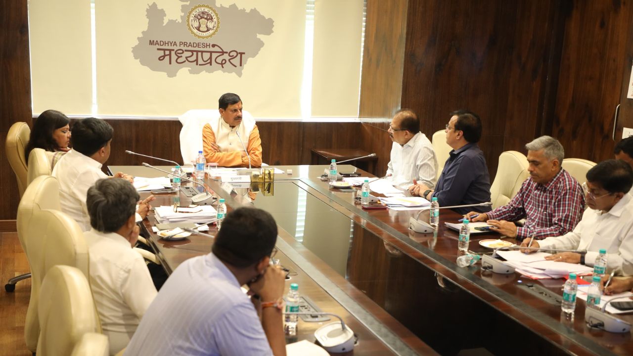 MP News: मुख्यमंत्री यादव की दूरदर्शी सोच के साथ मध्यप्रदेश में वर्षा जल की बूंद-बूंद बचाने का “जल गंगा संवर्धन” महा अभियान होगा शुरू…