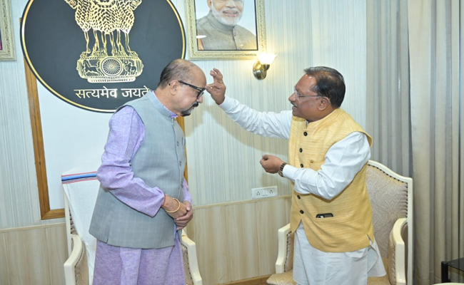 मुख्यमंत्री साय ने राज्यपाल रमेन डेका को दी होली की शुभकामनाएं मुख्यमंत्री साय ने राज्यपाल रमेन डेका को दी होली की शुभकामनाएं