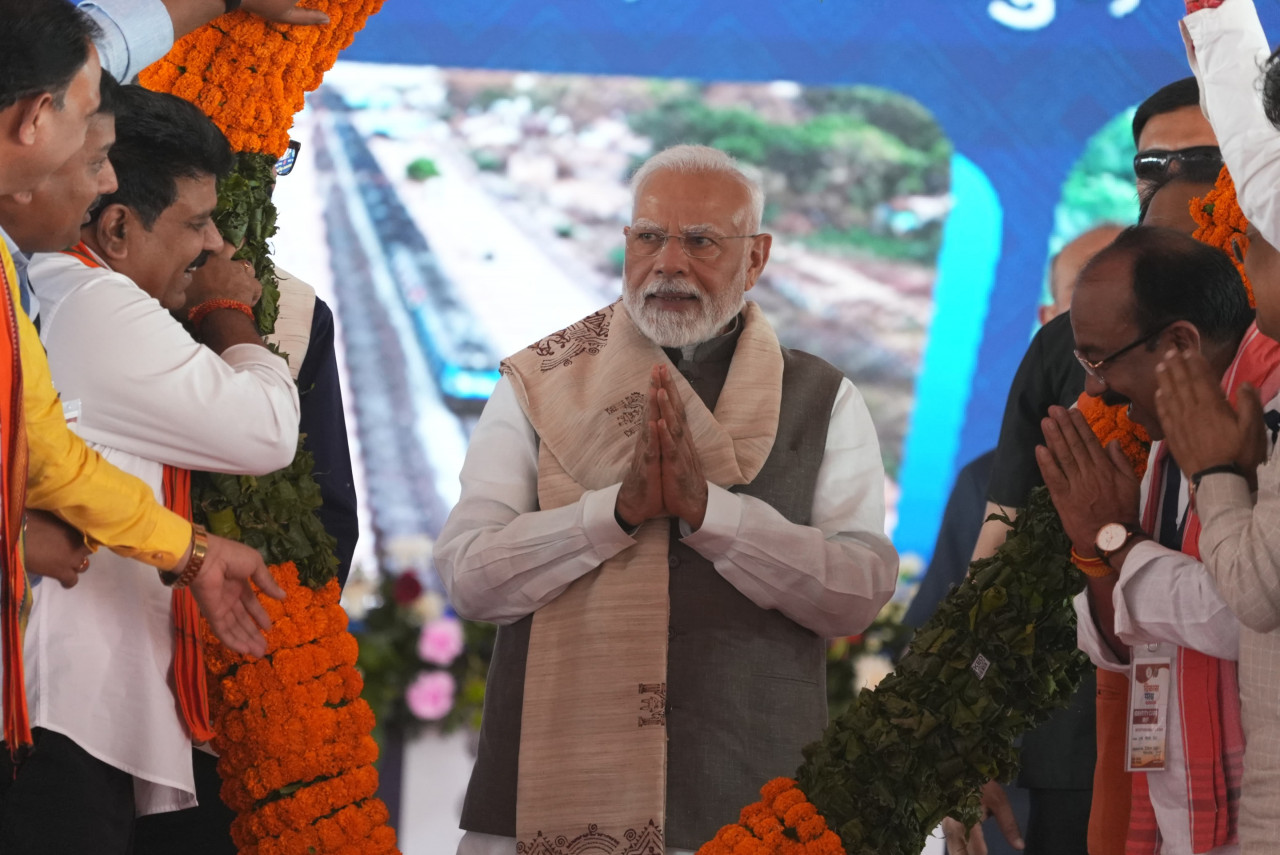 CG News: प्रधानमंत्री नरेंद्र मोदी को देखने और सुनने पहुंचे युवा: बस्तर में बदलाव और आर्थिक स्वावलंबन के लिए प्रधानमंत्री मोदी का जताया आभार…