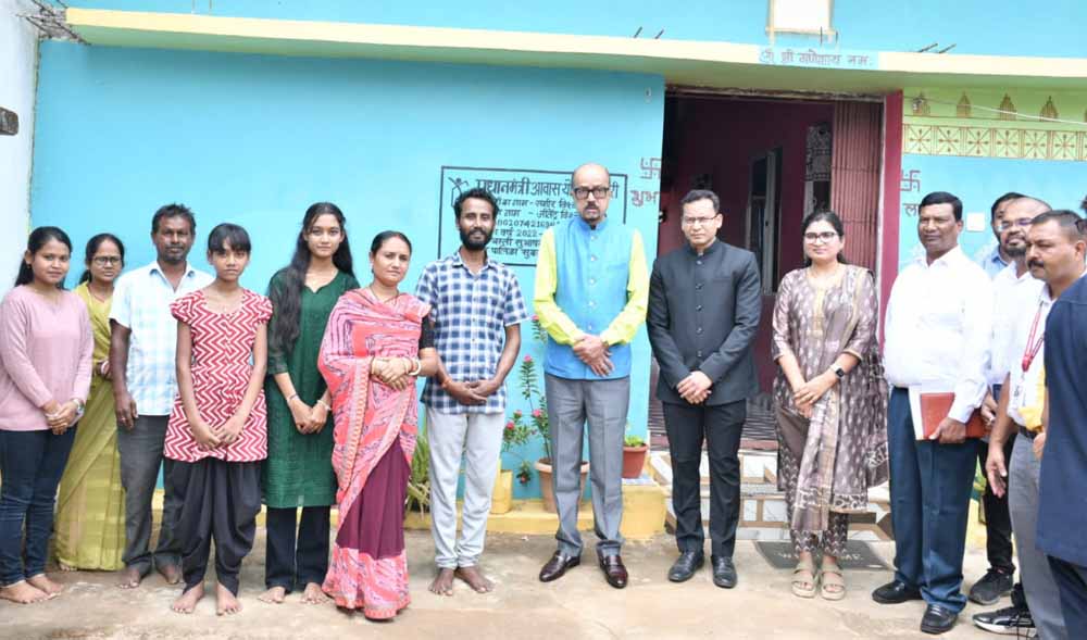 पहली बार अपने क्षेत्र में  राज्यपाल को देख अभिभूत हुए ग्रामीण