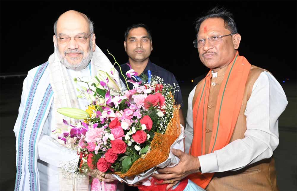 केंद्रीय गृह मंत्री शाह का मुख्यमंत्री साय ने स्वामी विवेकानंद विमानतल पर किया आत्मीय स्वागत