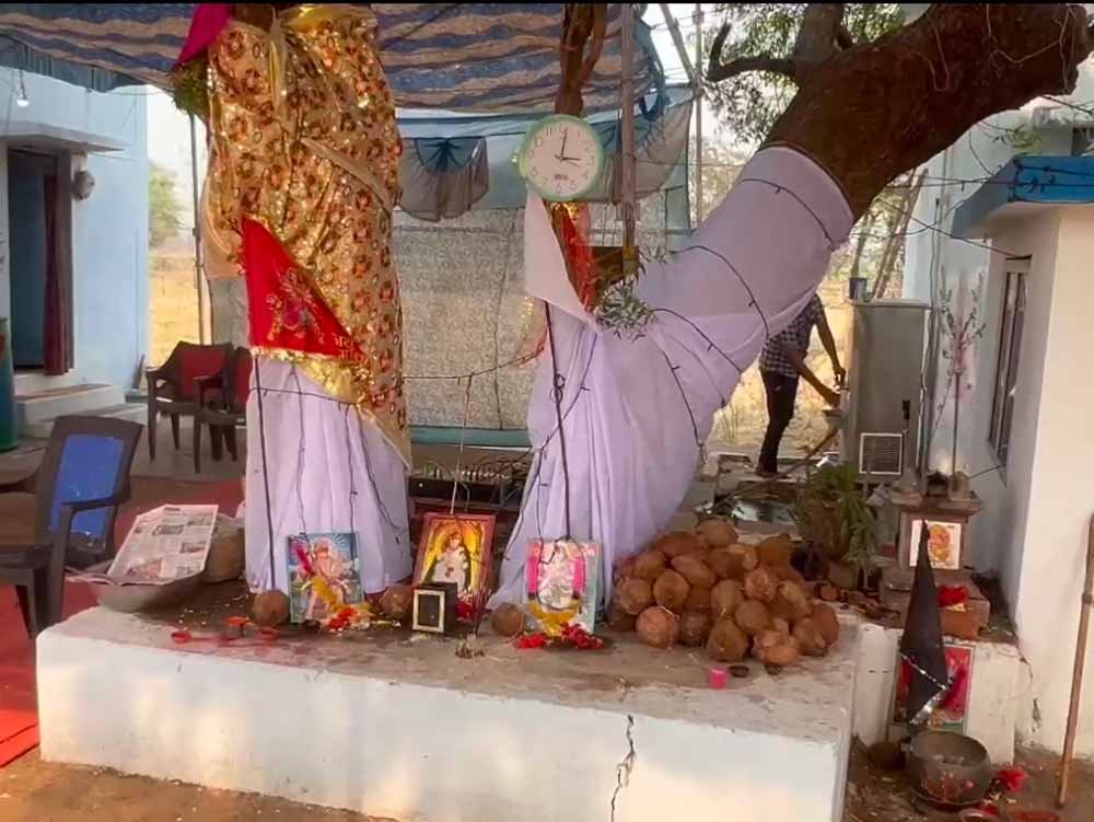 परेतिन माता का मंदिर: जो कोई भी मनोकामना मांगते हैं, वो जरूर होती है पूरी परेतिन माता का मंदिर: जो कोई भी मनोकामना मांगते हैं, वो जरूर होती है पूरी