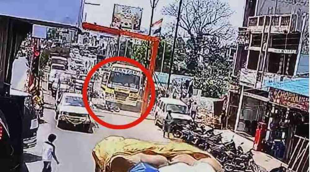 कोंडागांव में तेज रफ्तार बस का ब्रेक फेल, एक की मौत, तीन लोग घायल