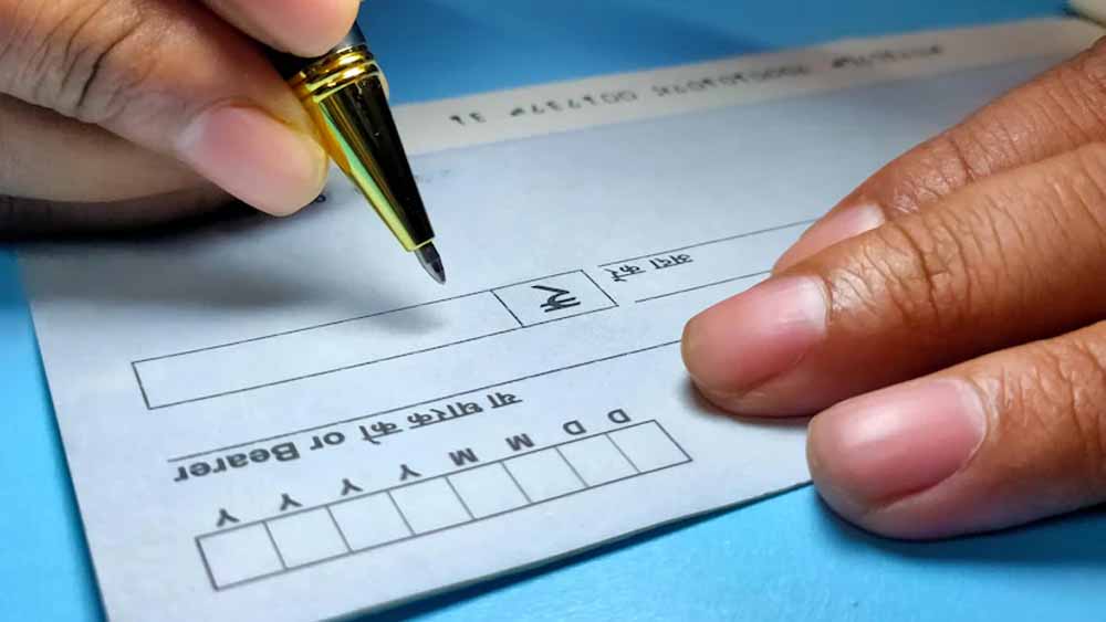शाला में पदस्थ प्रधान पाठक के बैग से चेक की चोरी, फर्जी हस्ताक्षर कर निकाले दो लाख