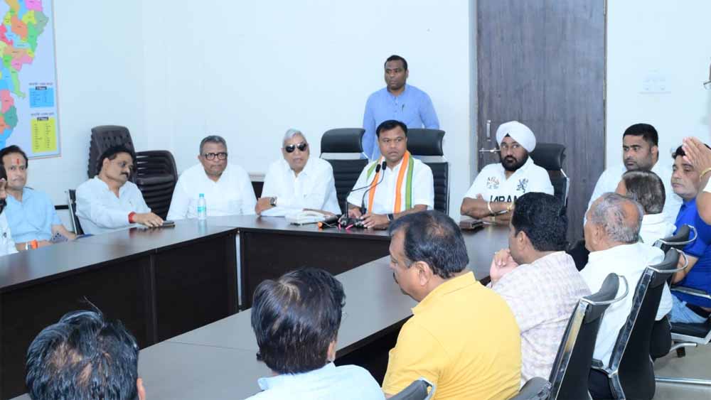 पीसीसी चीफ दीपक बैज ने वरिष्ठ नेताओं और ब्लॉक अध्यक्षों के साथ की बैठक, घेरेंगे मुख्यमंत्री निवास