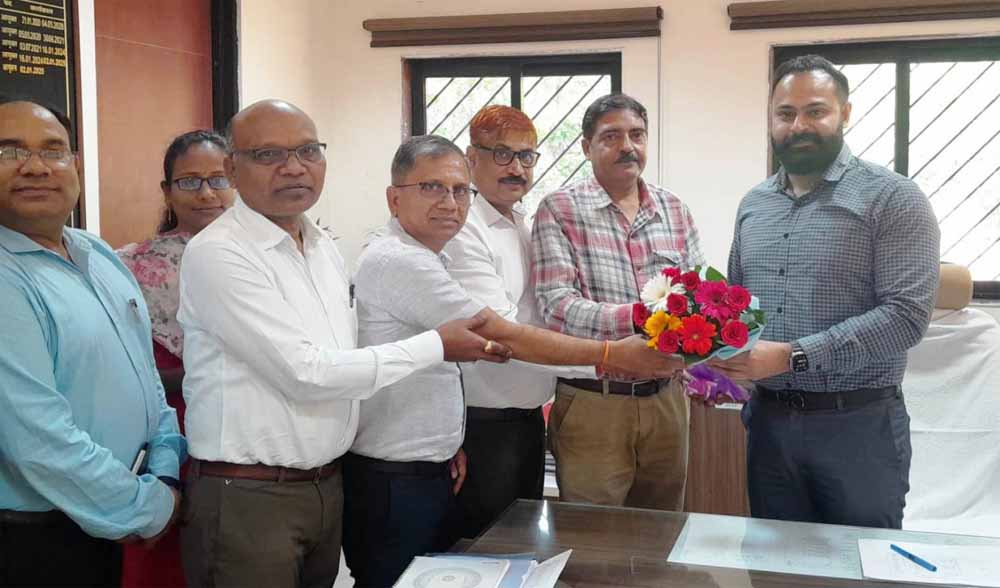 आदिम जाति कल्याण विभाग के नवनियुक्त आयुक्त डॉ.सारांश मित्तर ने संभाला कार्यभार