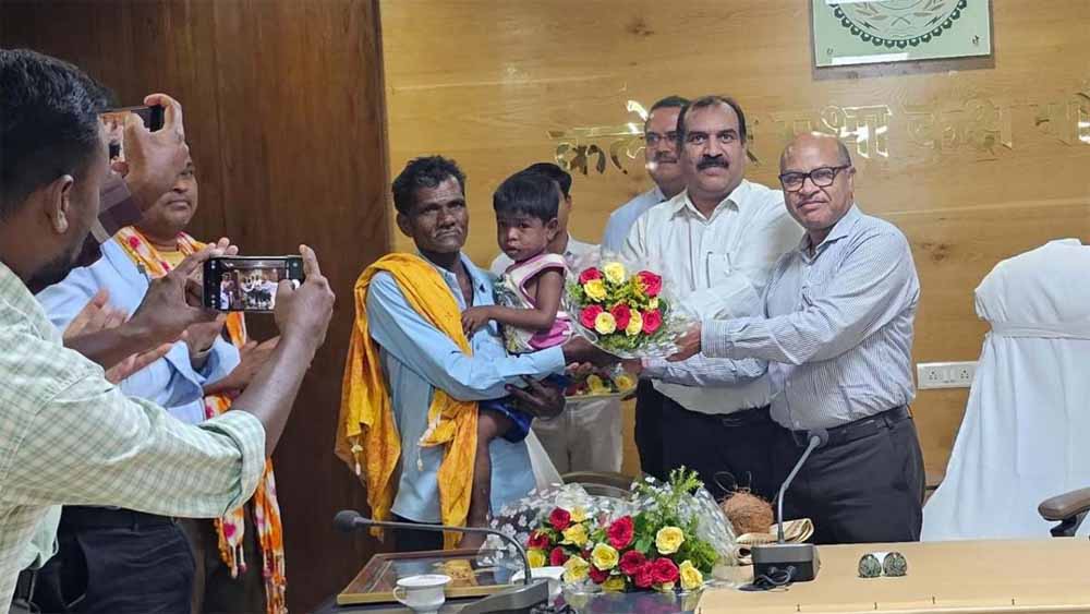 तेंदुए से बहादुरी से लड़कर अपने चार साल के पोते को मौत के मुंह से खींच 65 साल के बुजुर्ग