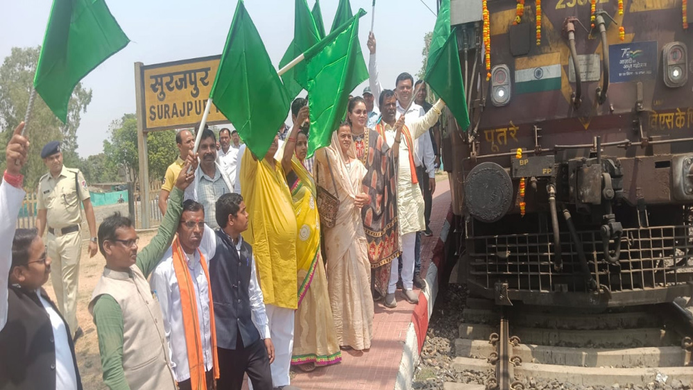 सूरजपुर : मुख्यमंत्री तीर्थ दर्शन योजना के तहत विशेष ट्रेन रवाना, वरिष्ठ नागरिक करेंगे ओंकारेश्वर-महाकालेश्वर के दर्शन