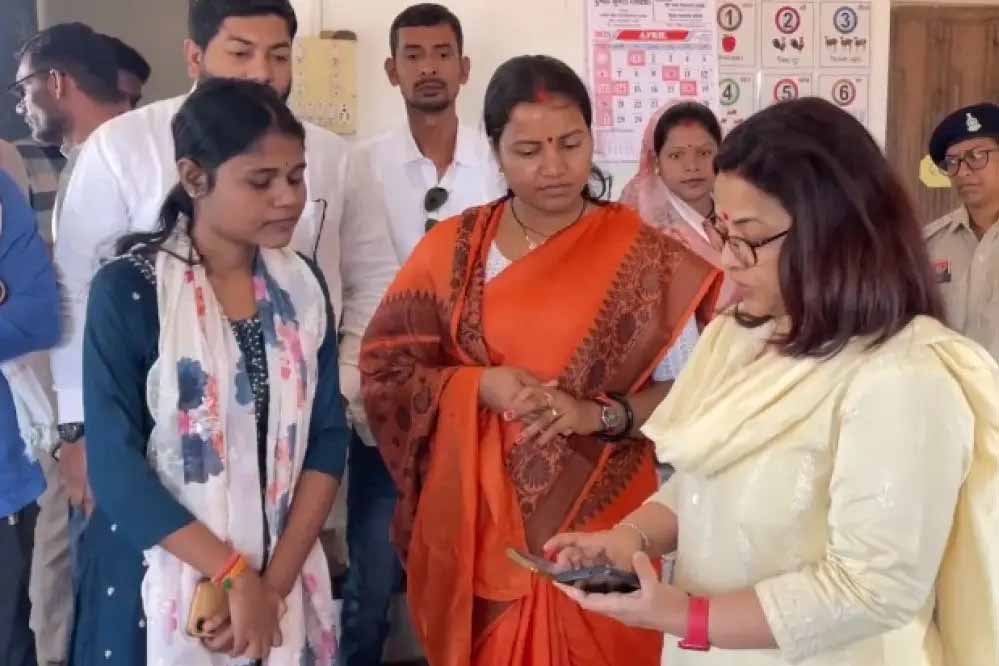 मंत्री श्रीमती राजवाड़े ने किया निरीक्षण: कर्तव्यों में घोर लापरवाही और विभागीय योजनाओं के संचालन में गंभीर अनियमितताओं पर जिला कार्यक्रम अधिकारी निलंबित