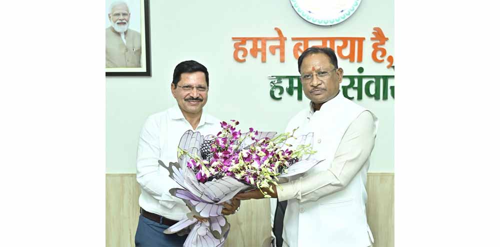 मुख्यमंत्री विष्णु देव साय से एसईसीएल के नवनियुक्त सीएमडी हरीश दुहन ने की सौजन्य भेंट मुख्यमंत्री विष्णु देव साय से एसईसीएल के नवनियुक्त सीएमडी हरीश दुहन ने की सौजन्य भेंट