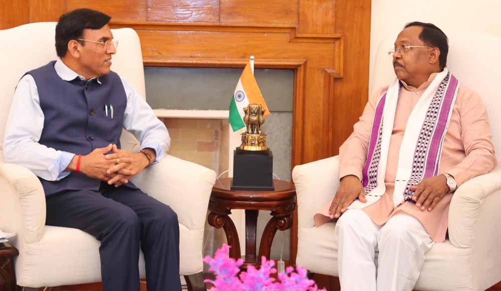मंत्री राम विचार नेताम ने केंद्रीय मंत्री डॉ. मंडाविया से दिल्ली में की सौजन्य मुलाकात