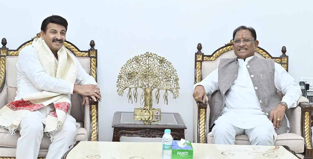मुख्यमंत्री विष्णु देव साय से सांसद मनोज तिवारी ने की सौजन्य भेंट