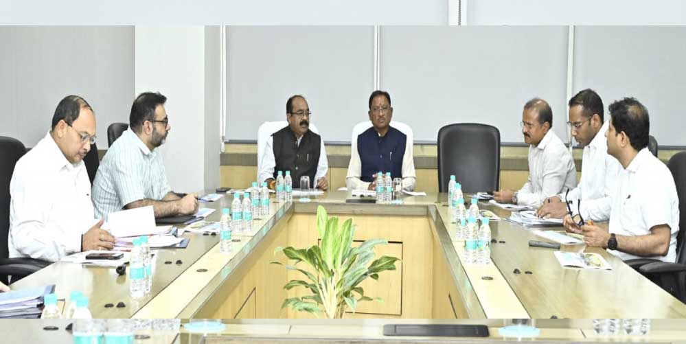 रायपुर : तेजी से कार्य करते हुए अच्छी गुणवत्ता के साथ समय-सीमा में सड़कों, पुल-पुलियों व भवनों के निर्माणकार्य करें पूर्ण : विष्णु देव साय