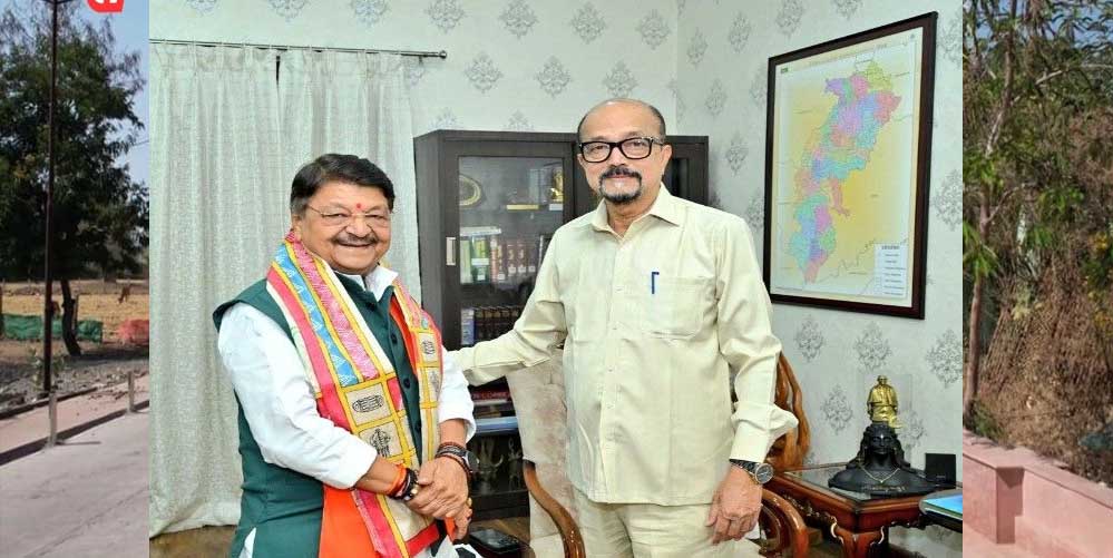 रायपुर : कैलाश विजयवर्गीय ने कहा कि वो गांधी गाय की पूजा करते थे, यह गांधी तो बीफ खाता है रायपुर : कैलाश विजयवर्गीय ने कहा कि वो गांधी गाय की पूजा करते थे, यह गांधी तो बीफ खाता है