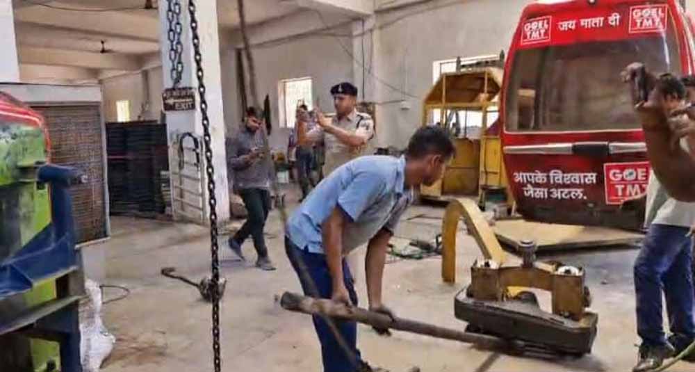 कुदरगढ़ मंदिर में रोपवे लगाने की थी प्लानिंग, अधिकारियों के साथ निरीक्षण करने पहुंचे पूर्व मंत्री पैकरा, लेकिन हो गया हादसा