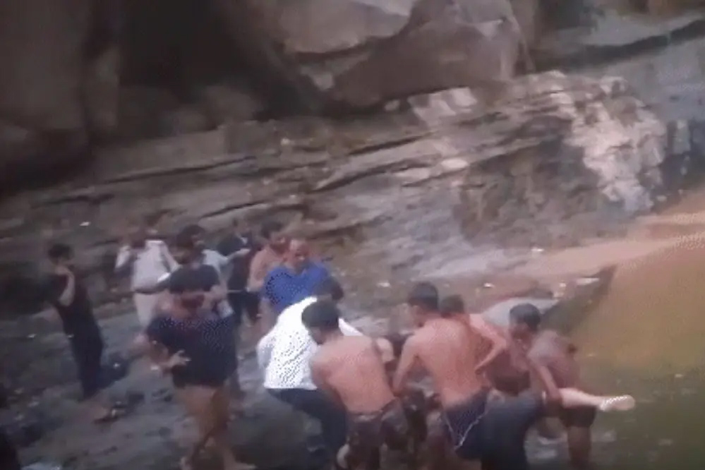 MCB जिले में अमृत धारा जलप्रपात में डूबने से 2 SECL अधिकारियों की मौत