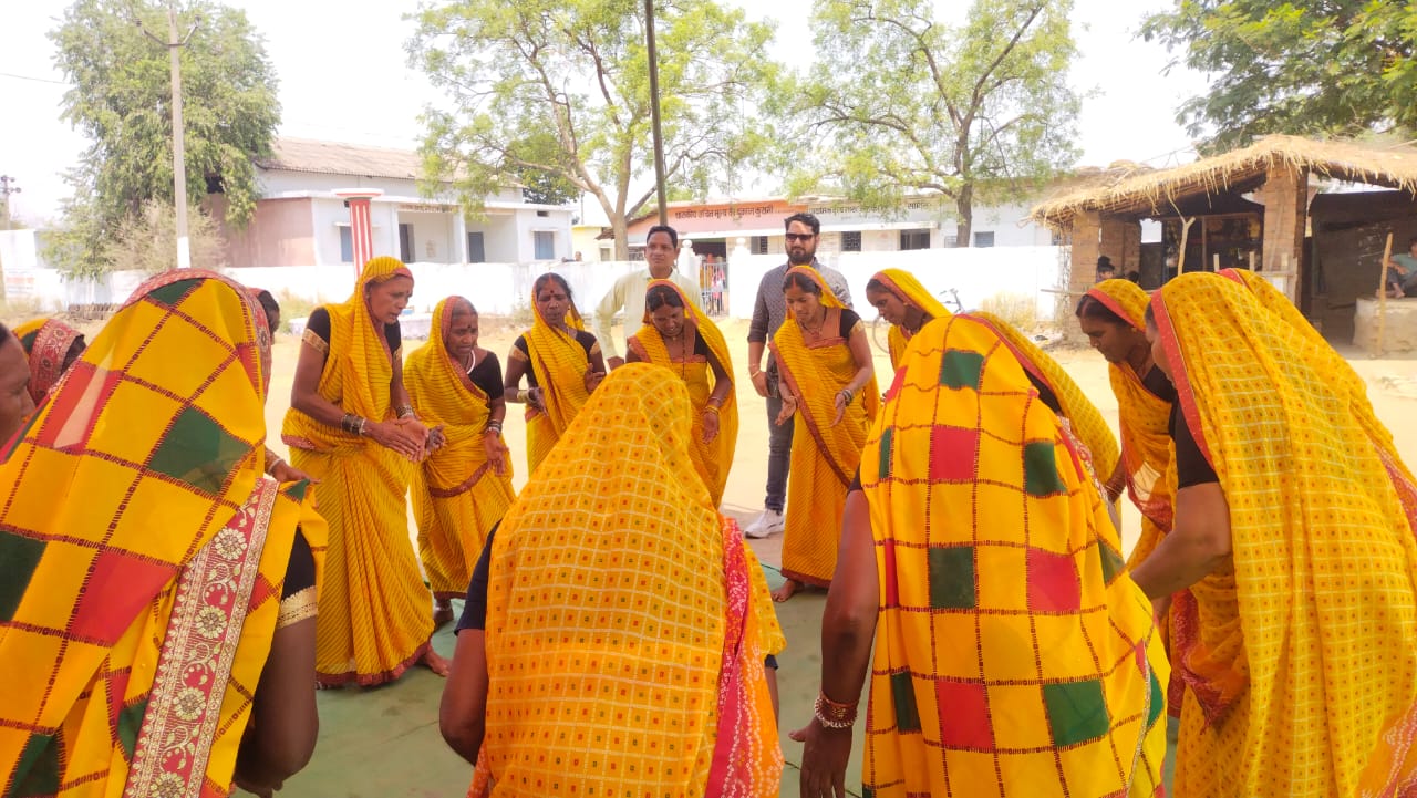 सुशासन तिहार 2025: ग्रामीण और शहरी क्षेत्रों में जनजागरूकता अभियान, ग्रामीण अंचल में सुआ नृत्य बना जनजागरूकता का माध्यम… सुशासन तिहार 2025: ग्रामीण और शहरी क्षेत्रों में जनजागरूकता अभियान, ग्रामीण अंचल में सुआ नृत्य बना जनजागरूकता का माध्यम…