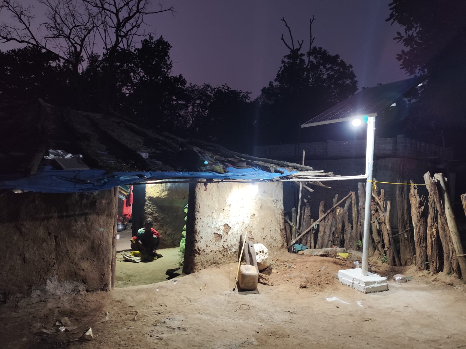 CG News: प्रधानमंत्री जनमन योजना से बदली जनजातीय गांव की तस्वीर, सौर ऊर्जा से रोशन हुए 25 बैगा परिवारों के आशियाने…