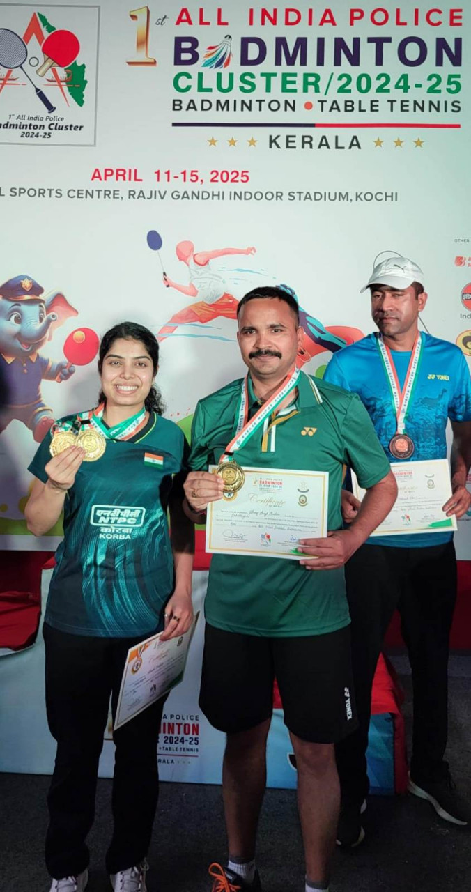 CG News- अखिल भारतीय पुलिस बैडमिंटन मिक्सड डबल्स में छत्तीसगढ़ का परचम लहराया, छत्तीसगढ़ ने पहली बार जीता गोल्ड… CG News- अखिल भारतीय पुलिस बैडमिंटन मिक्सड डबल्स में छत्तीसगढ़ का परचम लहराया, छत्तीसगढ़ ने पहली बार जीता गोल्ड…