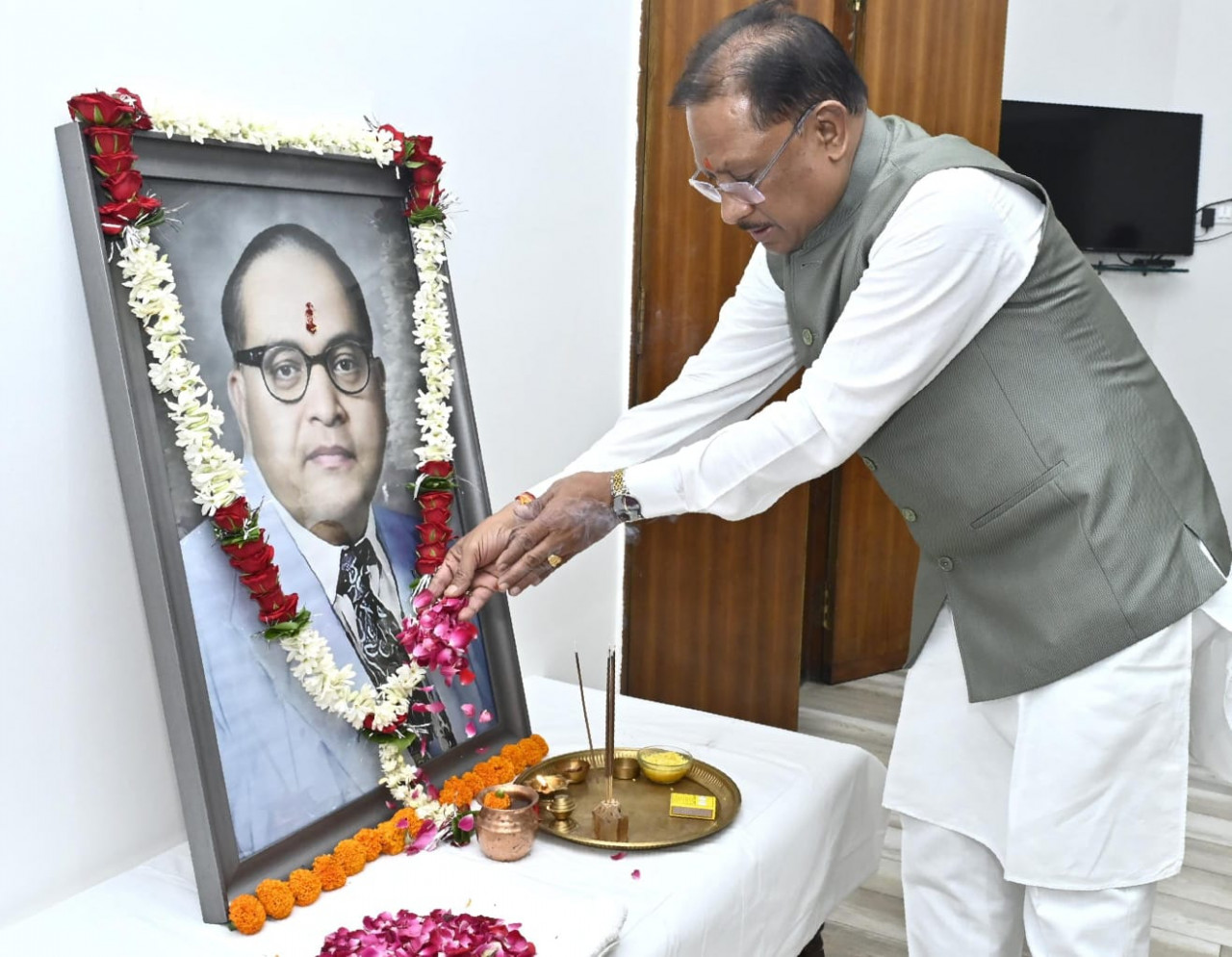 CG News: मुख्यमंत्री विष्णु देव साय ने डॉ. भीमराव अम्बेडकर की जयंती पर उन्हें किया नमन…