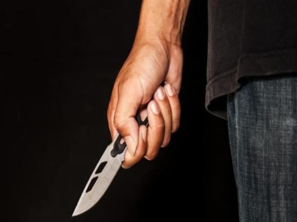 CG ब्रेकिंग : रायपुर रेलवे स्टेशन पर चाकूबाजी,ट्रेन बदलने स्टेशन में उतरे युवकों के बीच हुई चाकूबाजी, जानलेवा हमले में युवक बुरी तरह घायल… CG ब्रेकिंग : रायपुर रेलवे स्टेशन पर चाकूबाजी,ट्रेन बदलने स्टेशन में उतरे युवकों के बीच हुई चाकूबाजी, जानलेवा हमले में युवक बुरी तरह घायल…