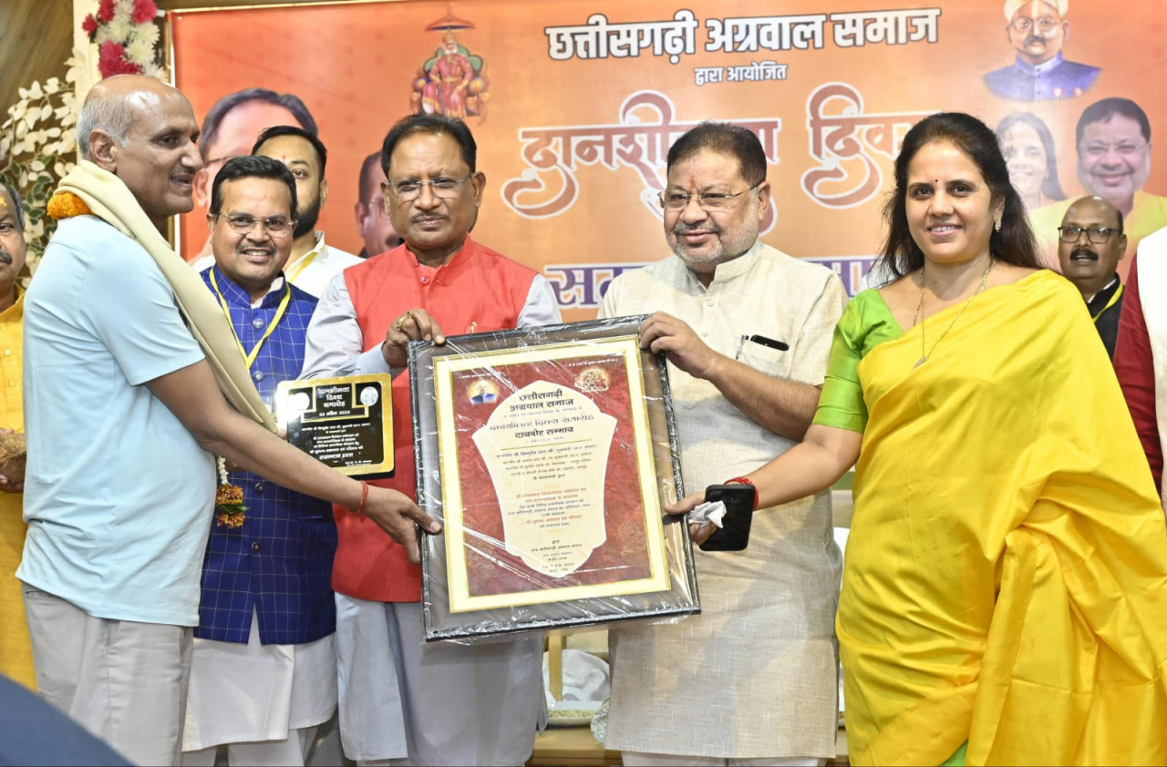 मुख्यमंत्री विष्णु देव साय ने छत्तीसगढ़ी अग्रवाल भवन में नवनिर्मित आडिटोरियम का लोकार्पण करते हुए दानदाताओं को किया सम्मानित…