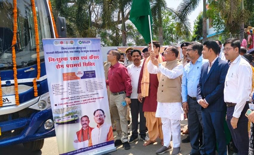 निःशुल्क रोग परामर्श शिविर का किया आयोजन: मुख्यमंत्री विष्णुदेव साय ने कैंसर डिटेक्शन वैन को हरी झंडी दिखाकर किया रवाना… निःशुल्क रोग परामर्श शिविर का किया आयोजन: मुख्यमंत्री विष्णुदेव साय ने कैंसर डिटेक्शन वैन को हरी झंडी दिखाकर किया रवाना…