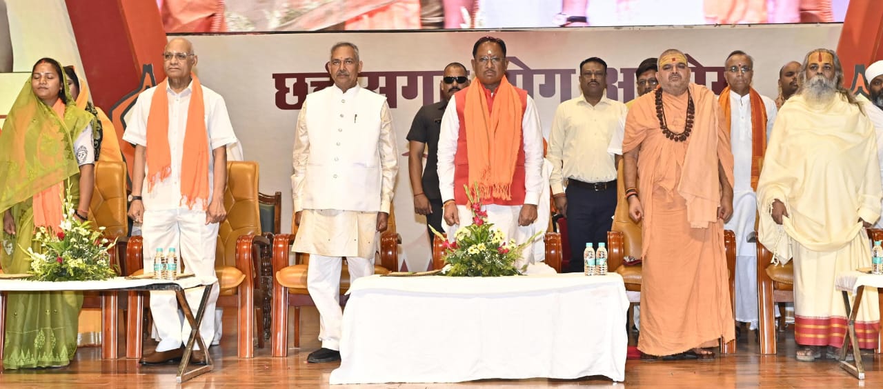 योग आयोग के नवनियुक्त अध्यक्ष के पदभार ग्रहण हेतु अभिनंदन समारोह में शामिल हुए मुख्यमंत्री साय, कहा- स्वस्थ तन-मन के लिए योग को करें अपनी दिनचर्या में शामिल…