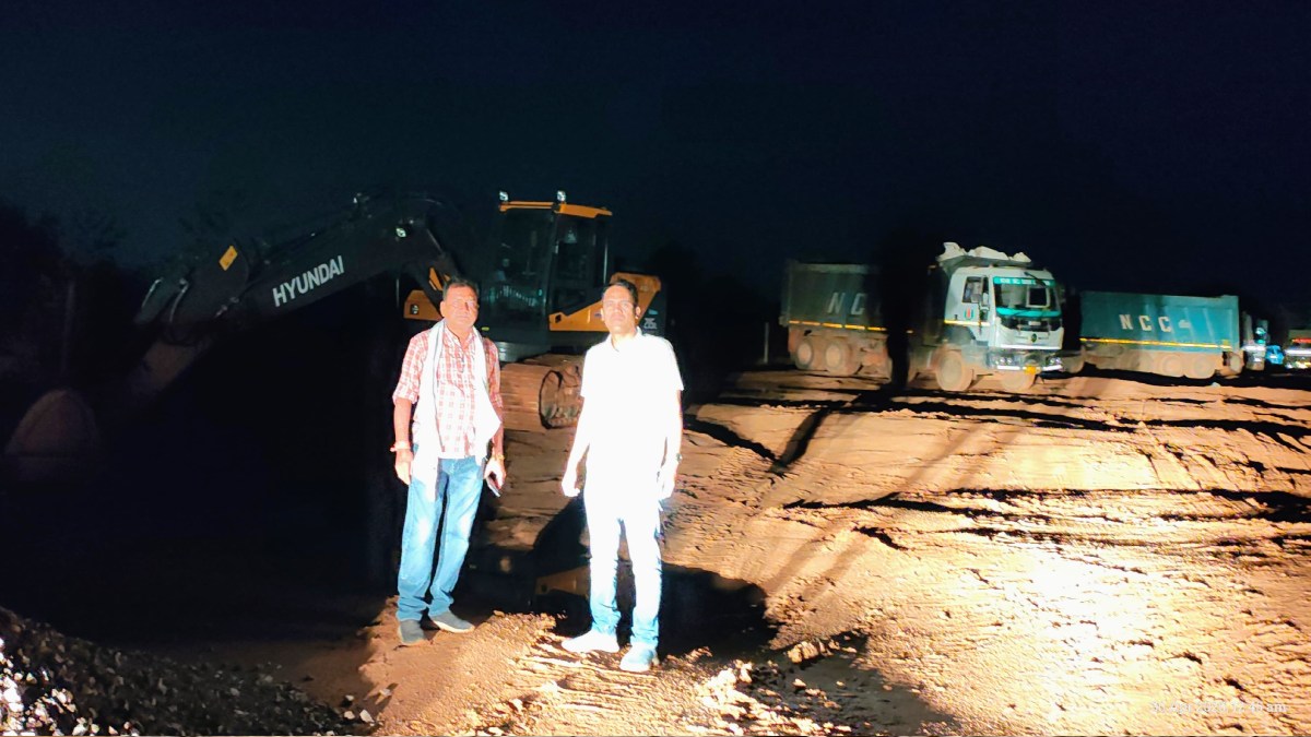 CG News- रेत माफिया पर प्रशासन की बड़ी कार्रवाई: अवैध रेत खदान में छापा, चैन माउंटेन मशीन और दो हाइवा जब्त… CG News- रेत माफिया पर प्रशासन की बड़ी कार्रवाई: अवैध रेत खदान में छापा, चैन माउंटेन मशीन और दो हाइवा जब्त…