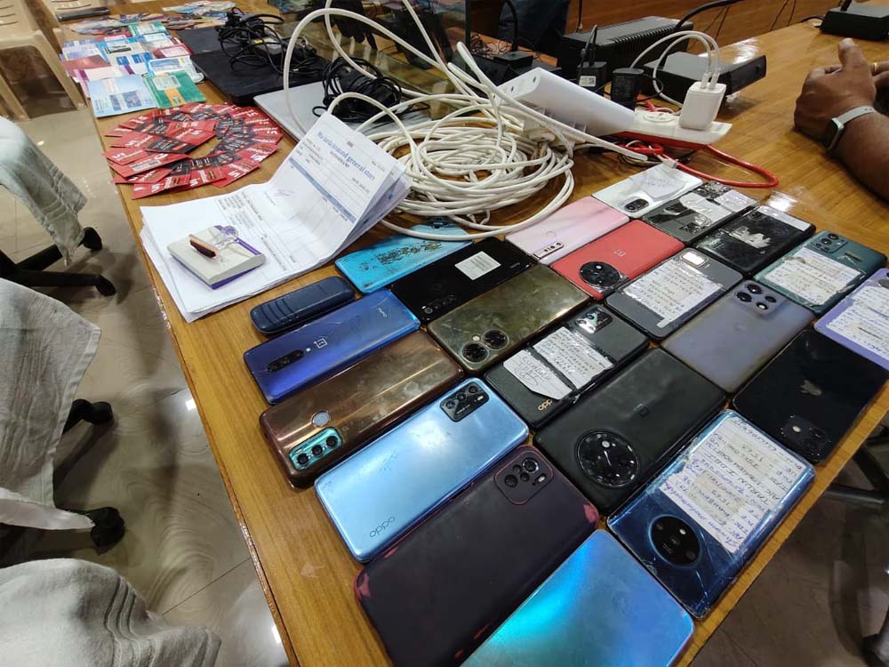 मध्यप्रदेश के बैढ़न शहर से म्यूल बैंक खाताधारक गिरोह का पर्दाफाश कर आठ सदस्यों को किया गिरफ्तार