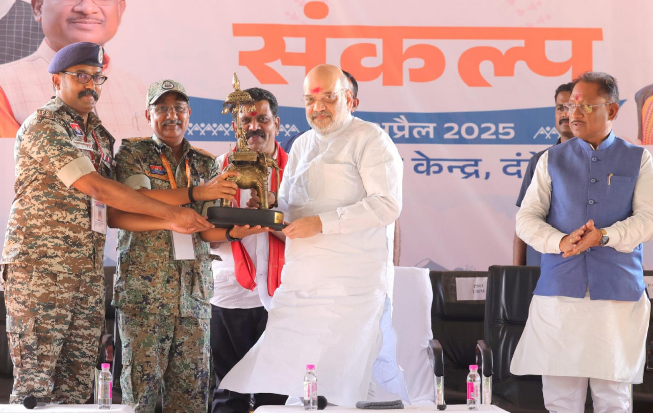 CG News: केंद्रीय गृहमंत्री अमित शाह ने सुरक्षा बल के जवानों से की मुलाकात: कहा- लाल आतंक के अंत में सुरक्षा बलों की भूमिका सराहनीय…