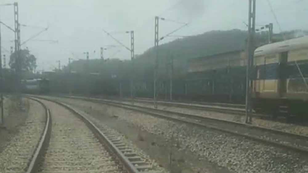 रेलवे की एक बड़ी चूक, स्टेशन की बजाय कोयला साइडिंग में पहुंच गई यात्री ट्रेन