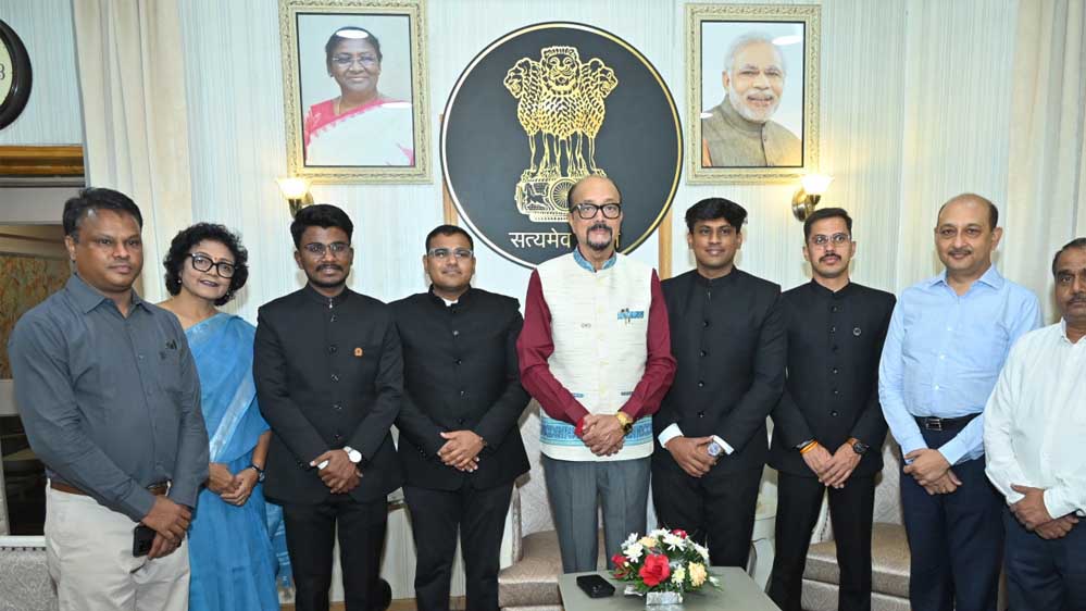 रायपुर : मानवीय संवेदनाओं के साथ कार्य करें – श्री डेका