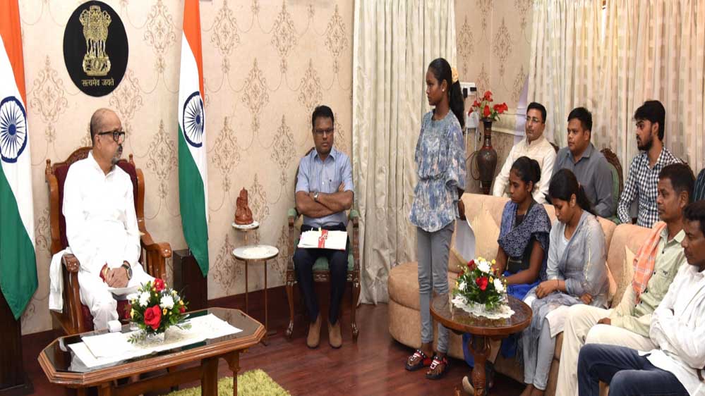 रायपुर : नक्सल प्रभावितों को हर संभव सहायता दी जाएगी – डेका