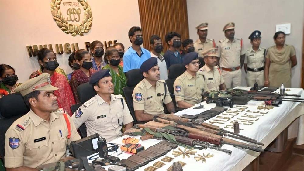 तेलंगाना में पीएलजी बटालियन के डिप्टी कमांडर सहित 20 माओवादी गिरफ्तार, भारी मात्रा में हथियार बरामद तेलंगाना में पीएलजी बटालियन के डिप्टी कमांडर सहित 20 माओवादी गिरफ्तार, भारी मात्रा में हथियार बरामद