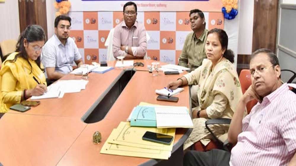 जगदलपुर : कमिश्नर बस्तर श्री डोमन सिंह ने बस्तर एवं तोकापाल ब्लॉक के स्कूलों में समर कैंप का लिया जायजा