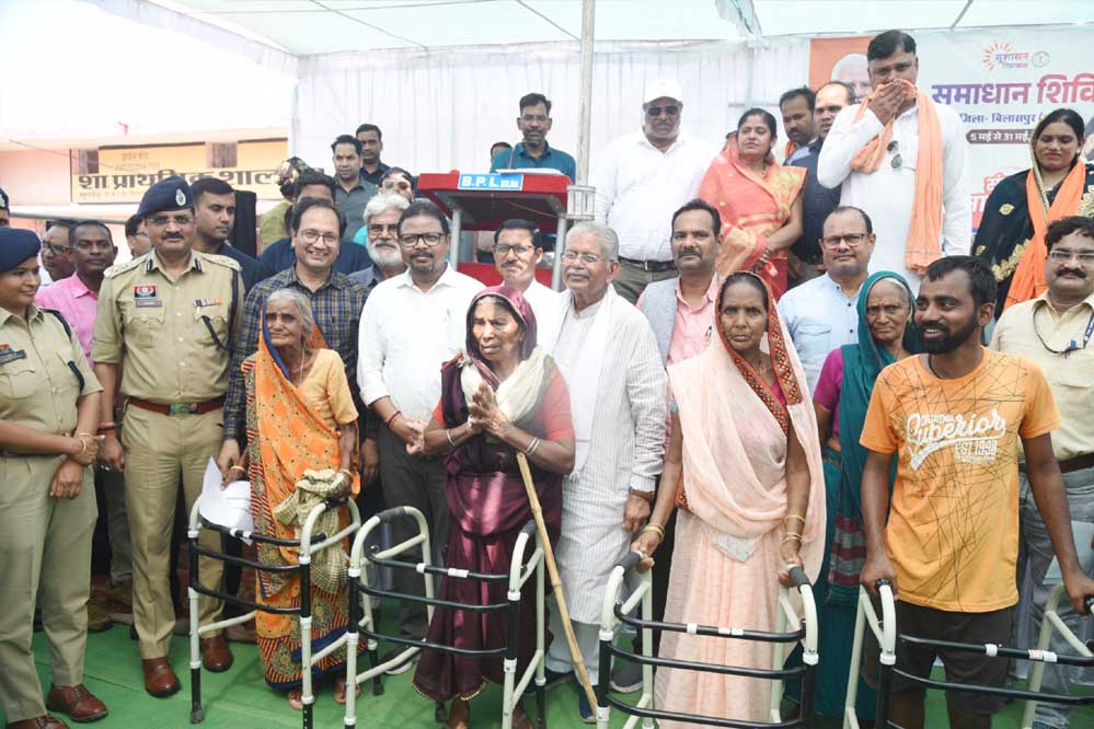 धमनी में समाधान शिविर: रामकली और दुलौरिन की आंखों में आई चमक, चलने में सहारा देने के लिए मिली वॉकर धमनी में समाधान शिविर: रामकली और दुलौरिन की आंखों में आई चमक, चलने में सहारा देने के लिए मिली वॉकर