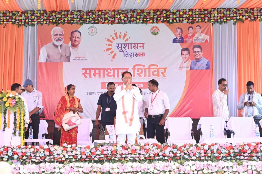 मुख्यमंत्री विष्णु देव साय आज सुशासन तिहार के अतंर्गत जशपुर जिले के कांसाबेल विकासखंड के ग्राम दोकड़ा पहुंचे