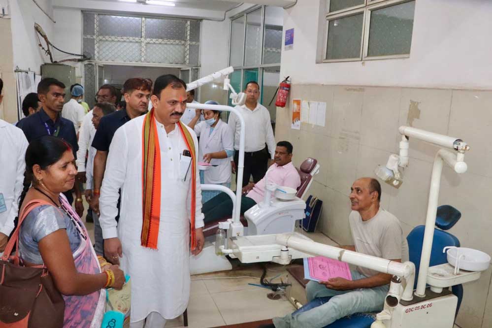 मंत्री जायसवाल ने  दंत चिकित्सा महाविद्यालय का किया निरीक्षण, स्वास्थ्य सुविधाओं को सुदृढ़ करने के दिए निर्देश