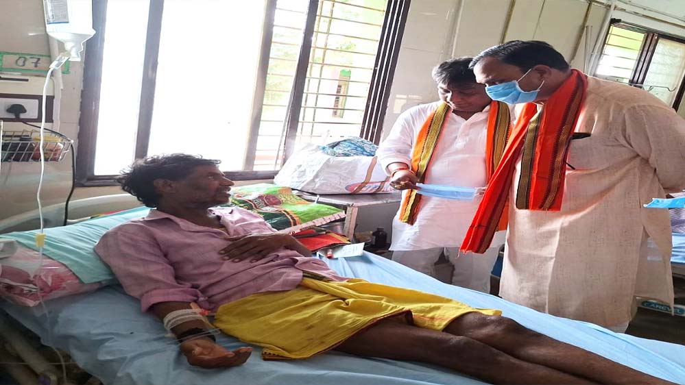 स्वास्थ्य मंत्री श्याम बिहारी जायसवाल ने जिला अस्पताल महासमुंद का किया औचक निरीक्षण