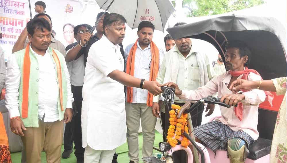 रायपुर : सुशासन तिहार में दिव्यांग रामूराम की समस्या पर हुई त्वरित सुनवाई