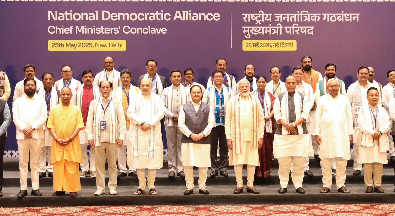 CG News: प्रधानमंत्री की अध्यक्षता में मुख्यमंत्री परिषद की बैठक में बस्तर के नवाचारों की सराहना, CM विष्णुदेव साय ने पेश किया बस्तर का विकास मॉडल…